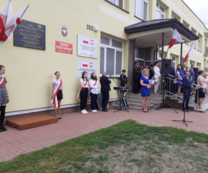 Dąbrówka Stany, gmina Skórzec: nowym wozem strażackim, po nowej drodze, do nowej szkoły