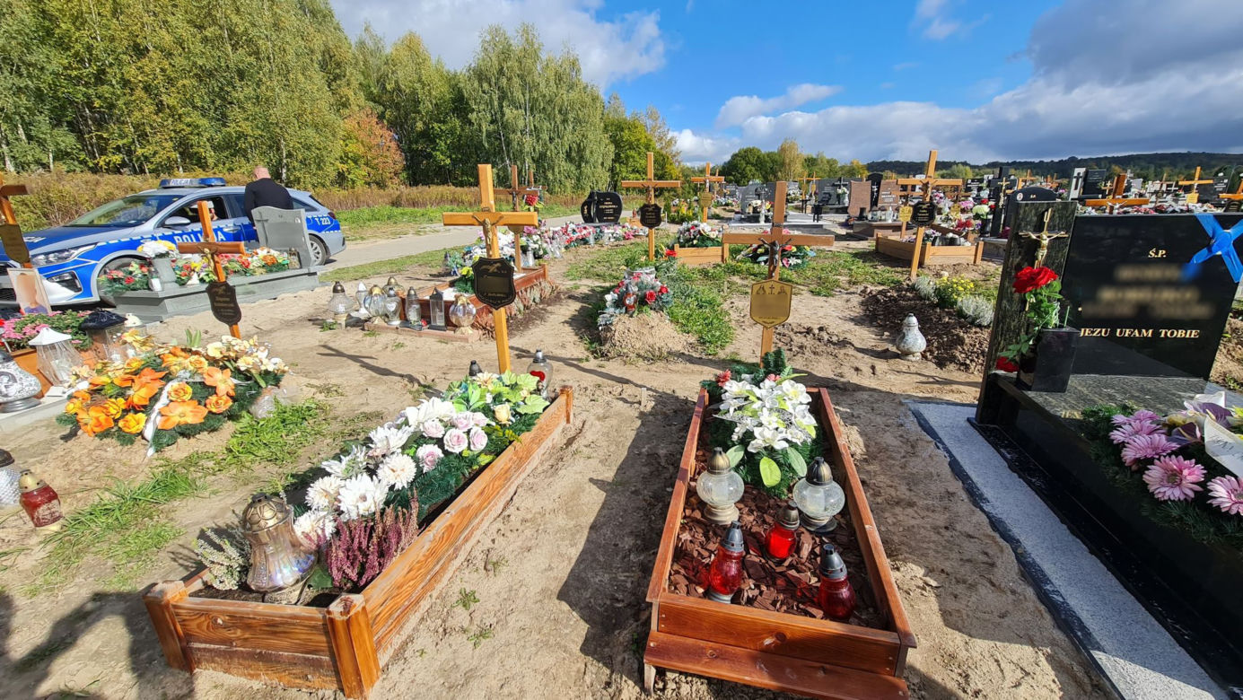 Pan Eryk koczuje na cmentarzu w Elblągu