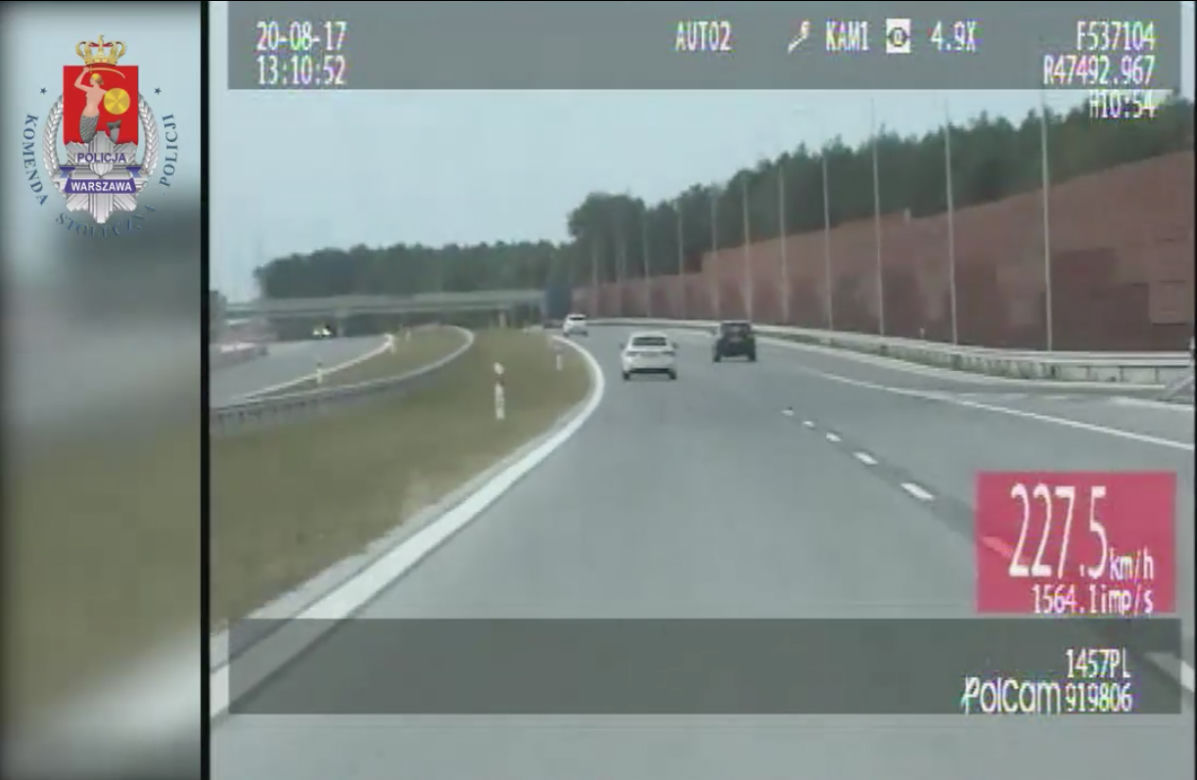 Skodą pruł po autostradzie