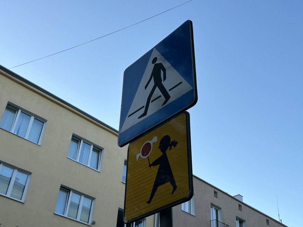 Potrącił autem trzy osoby i zwiał! Seniorka i dwoje dzieci w szpitalu