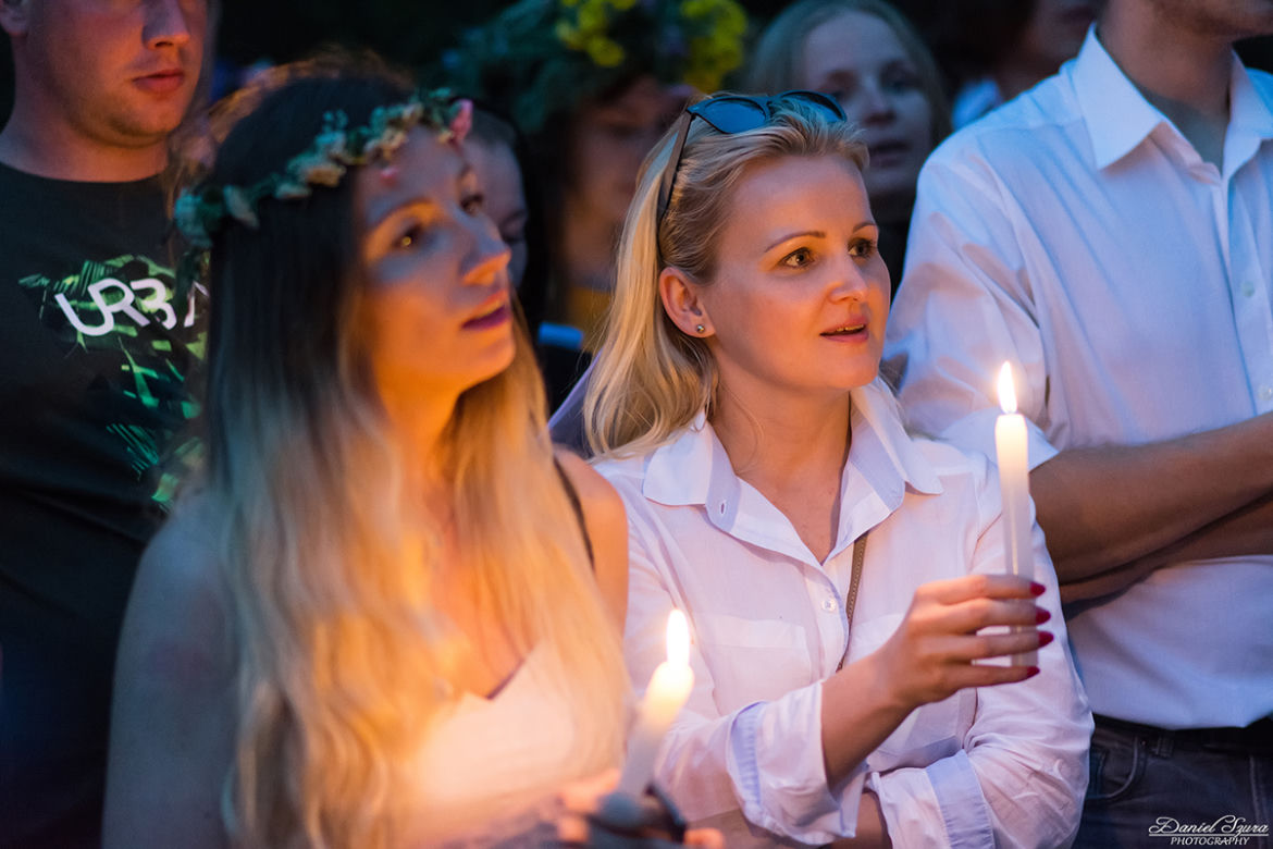 Ogień, wianki i szukanie kwiatu paproci: W Krakowie świętowano Noc Kupały [ZDJĘCIA]