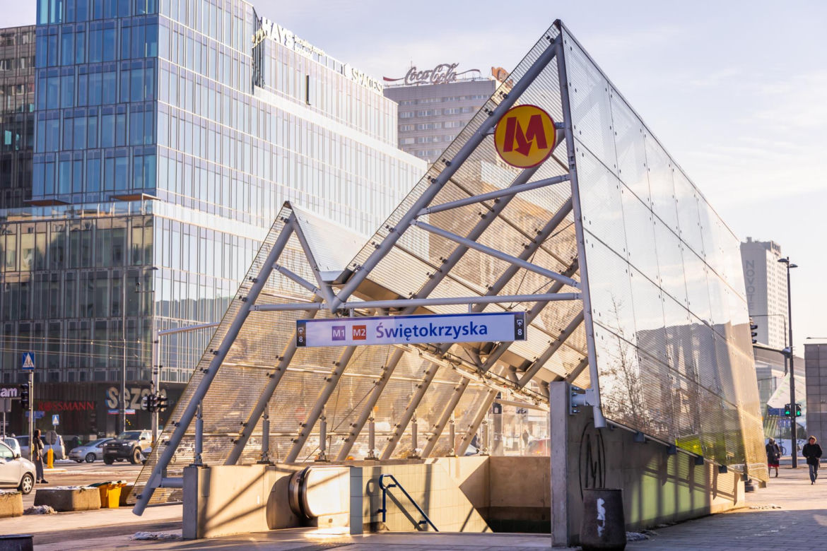Metro w Warszawie – wejście na stację Świętokrzyska na M1