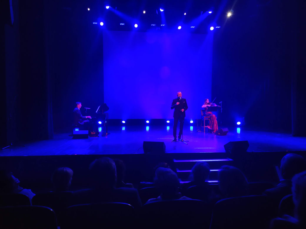 ZOBACZ ZDJĘCIA z gali podsumowującej 10. Festiwal Teatrów Sztuka plus Komercja i z koncertu Roberta Rozmusa