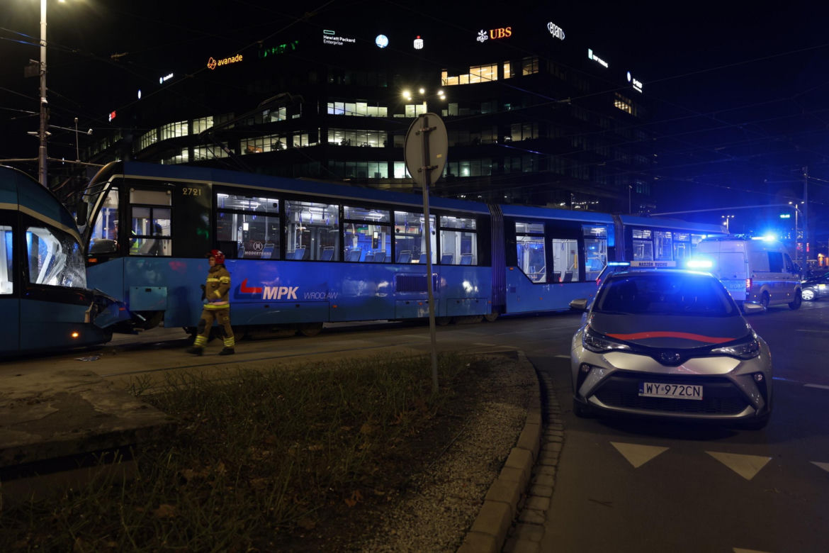 Koszmar we Wrocławiu. Motorniczy zasłabł, a tramwaj pędził. Są ranni