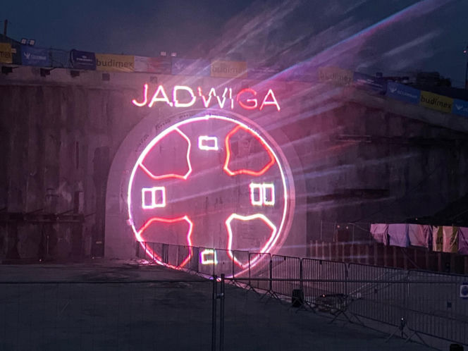 Tarcza przebiła się na drugą stronę. To będzie najdłuższy tunel kolejowy w Polsce