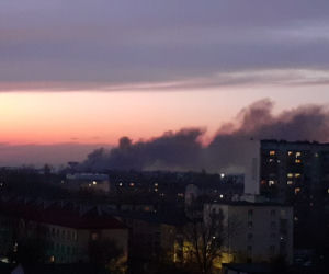Pożar hali Cersanitu w Starachowicach