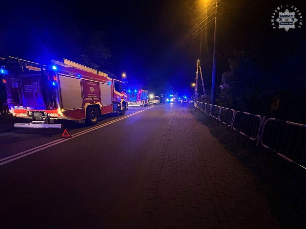 Czołowe zderzenie w Gorzycach! W dwóch samochodach znajdowało się 11 osób