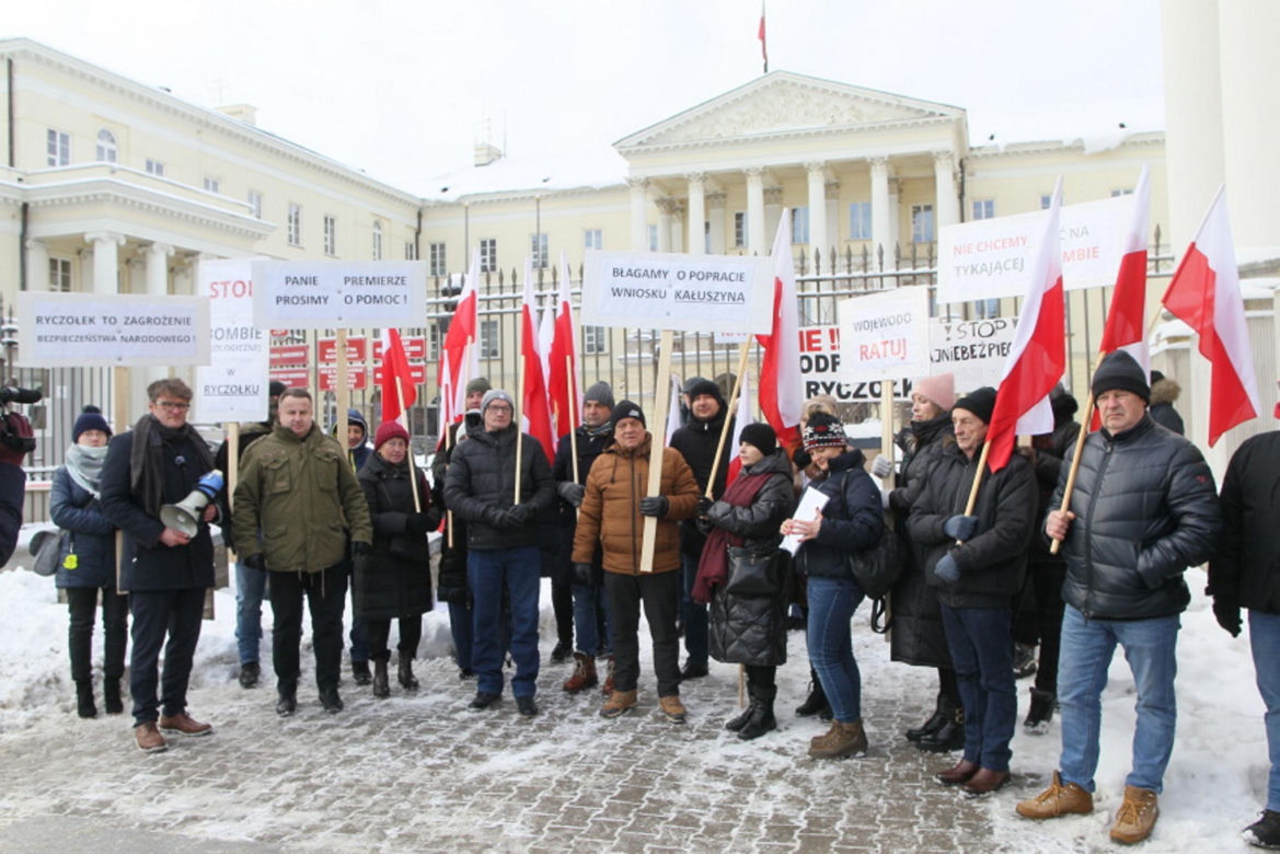 6500 ton toksycznych odpadów pod Warszawą. Mieszkańcy alarmują. „Żyjemy na tykającej bombie”