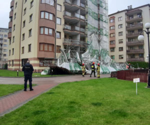 Rusztowanie z hukiem runęło w Ursusie