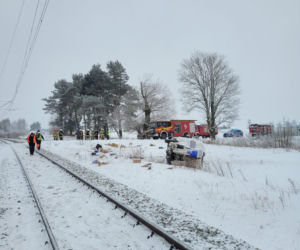Fatalne warunki na drogach w Podlaskiem. Wypadki i samochody w rowach [ZDJĘCIA]