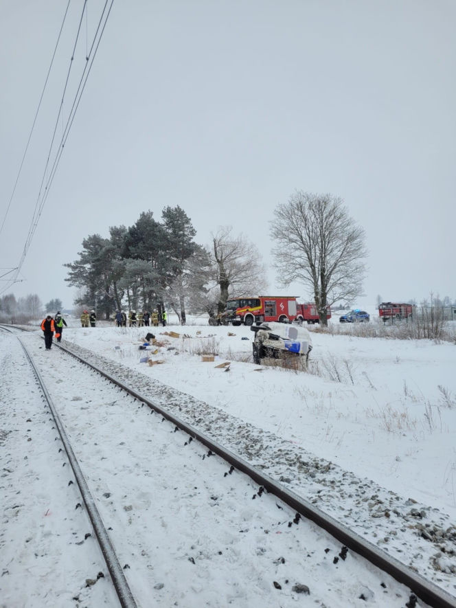 Fatalne warunki na drogach w Podlaskiem. Wypadki i samochody w rowach [ZDJĘCIA]
