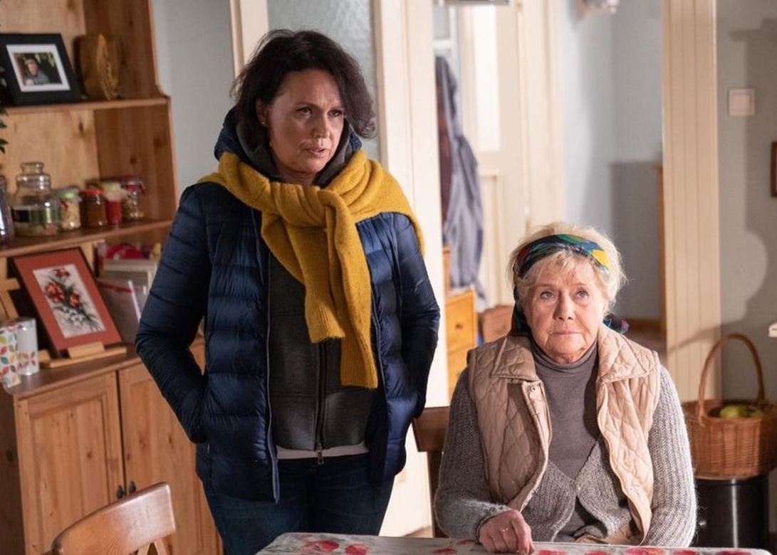 M jak miłość. Barbara (Teresa Lipowska), Marysia (Małgorzata Pieńkowska)
