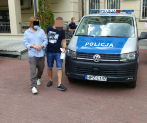 Afera w Warszawie. Zatrzymali oszusta w galerii. A on od roku nie żyje!