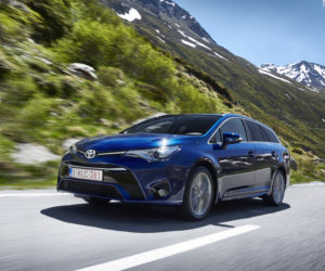 Toyota Avensis lifting 2015