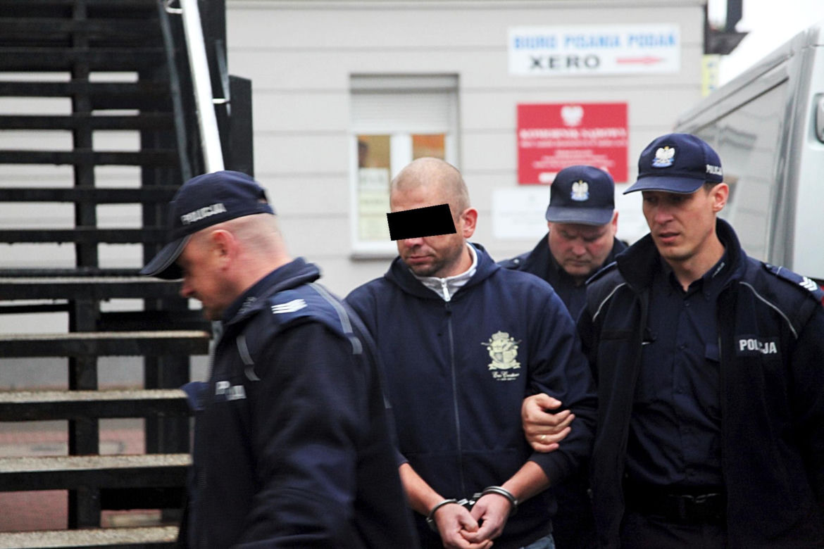 Bestialski mord w zaciszu mieszkania. Zakatował Zdzisława, bo upomniał się o czynsz