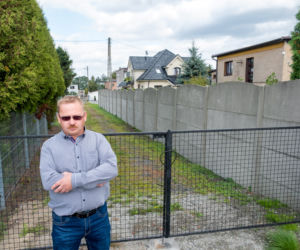 Sąsiad uwięził nas w domu