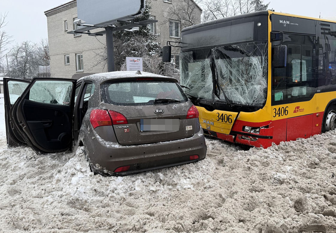 Wypadek autobusu miejskiego w Markach. Są ranni