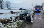 Wypadek w Nowej Wsi. Dwa auta rozbite, roztrzaskana kapliczka. Co się stało?