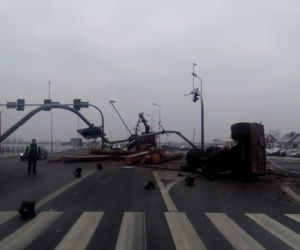 Wypadek transportu z drewnem