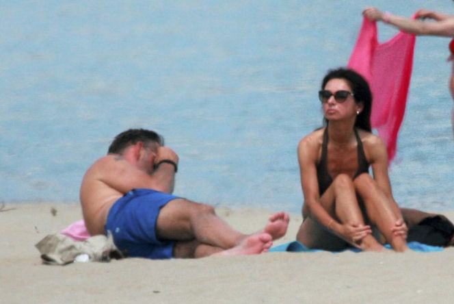 Marta Kaczyńska z mężem na plaży