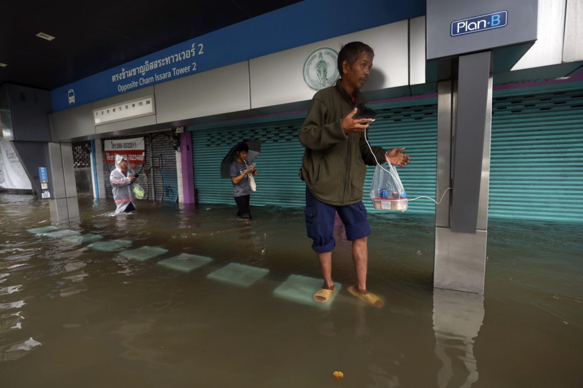 Bangkok pod wodą! Ogłoszono stan klęski żywiołowej w całej stolicy