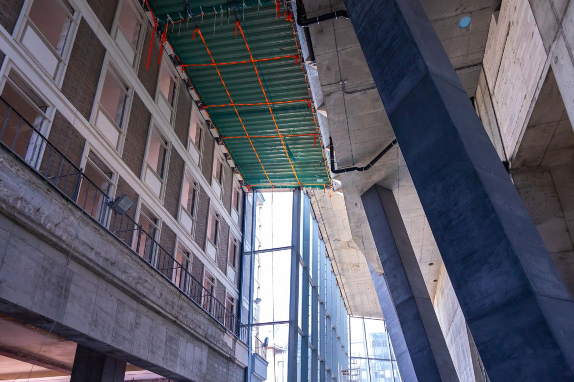 Biurowiec The Bridge – wspólne lobby wieżowca i budynku Bellony