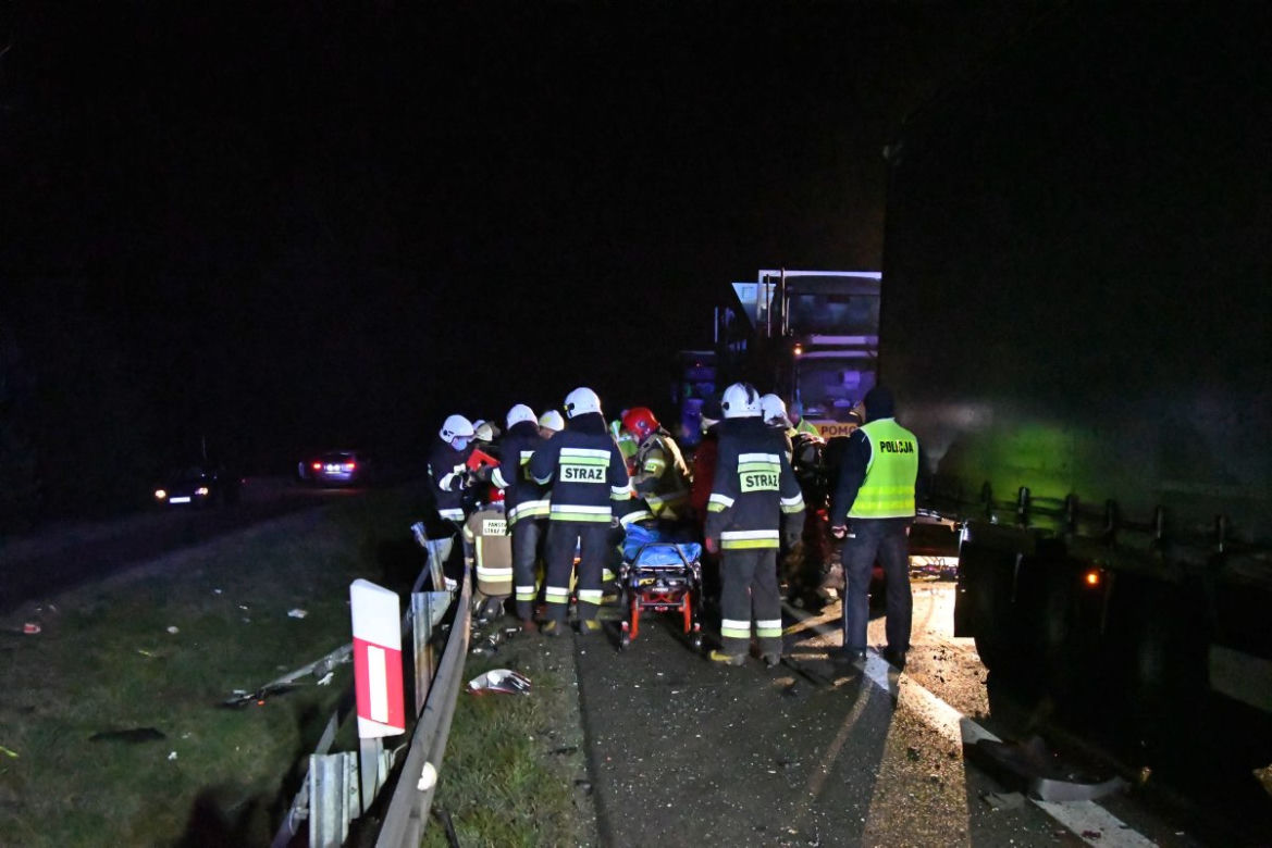 Dargobądz. Zginęła 25letnia kobieta uderzając w tył samochodu ciężarowego