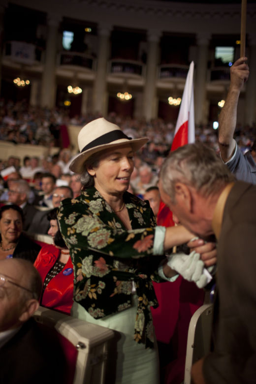 Oto Nelli Rokita. Kiedyś mówiła do Tuska, że stoi w rozkroku. Dziś przed nim ostrzega!