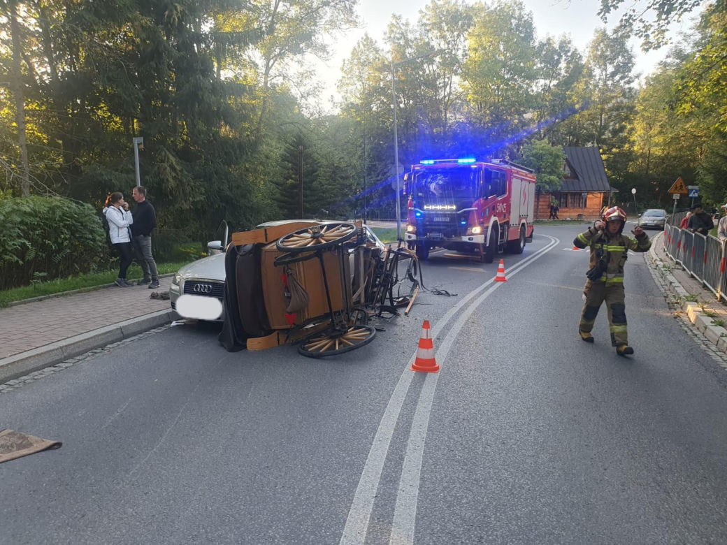 Zakopane. Kraksa auta z konną bryczką. Przykra przygoda turystów z Bliskiego Wschodu. Policja ujawniła przyczynę