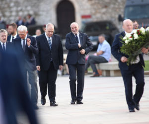 PiS modli się za Lecha Kaczyńskiego na Wawelu