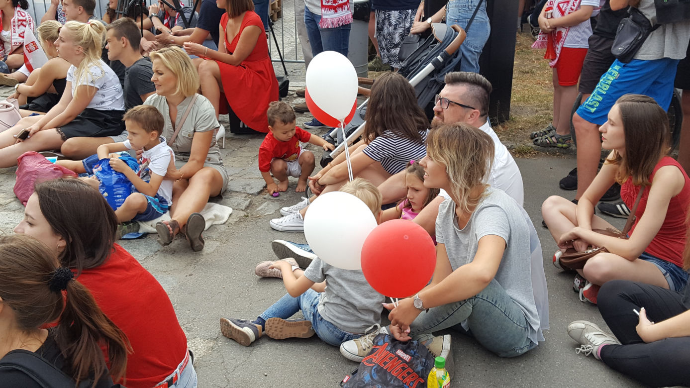 Strefa kibica przed Halą Stulecia