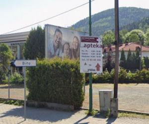 Reklamy zalewają ulice Szczyrku
