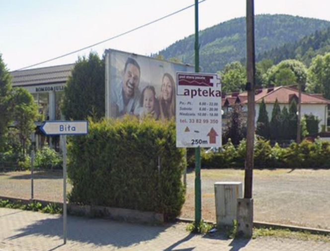 Reklamy zalewają ulice Szczyrku