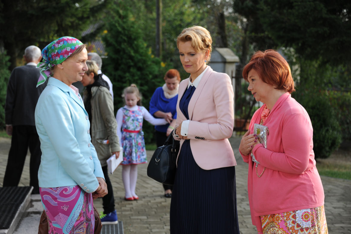 Ranczo 9 sezon odc. 117. Hadziukowa (Dorota Nowakowska), Więcławska (Dorota Chotecka), Solejukowa (Katarzyna Żak)