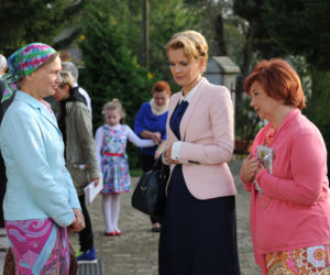 Ranczo 9 sezon odc. 117. Hadziukowa (Dorota Nowakowska), Więcławska (Dorota Chotecka), Solejukowa (Katarzyna Żak)