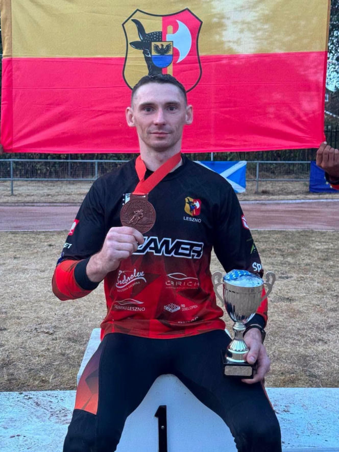 Świetne wieści z Anglii! Zawodnicy LKS Szawer Leszno wracają z Mistrzostw Europy z medalami