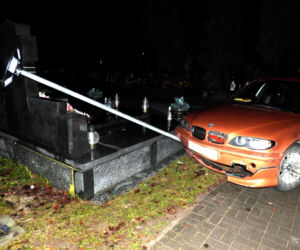 Uciekał przed policją i wjechał na cmentarz