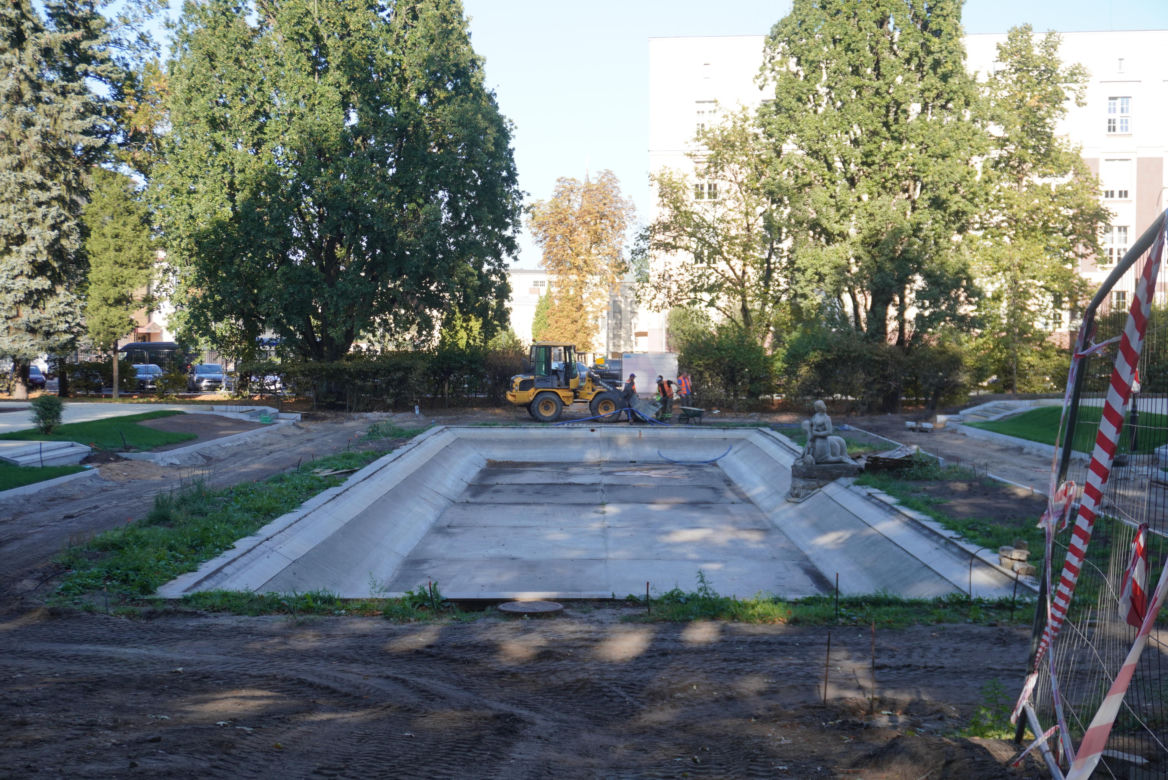 Remont Różanki w białostockim Parku Planty