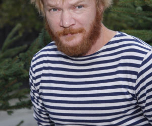 Tak zaczynał Eryk Lubos. Od dresiarza w Kiepskich do jednego z największych twardzieli polskiego kina