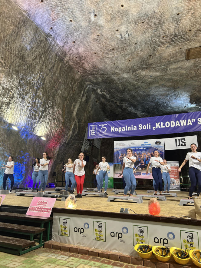 Trening fitness na stepie 600 metrów pod ziemią. Poznanianki zawalczyły o rekord Guinnessa