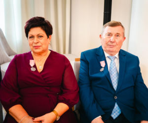Złoty Gody par małżeńskich w Siedlcach - wręczenie pamiątkowych medali