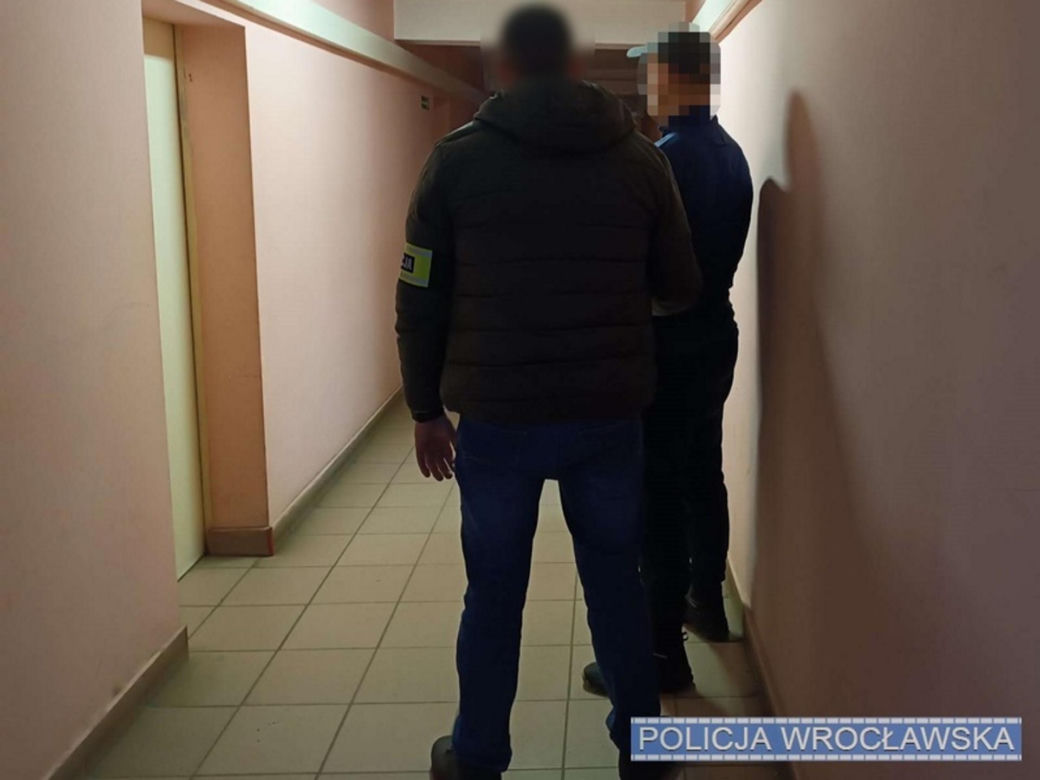 To grupa nastolatków zdewastowała chanukowy świecznik w centrum miasta! Wszystko nagrali telefonem
