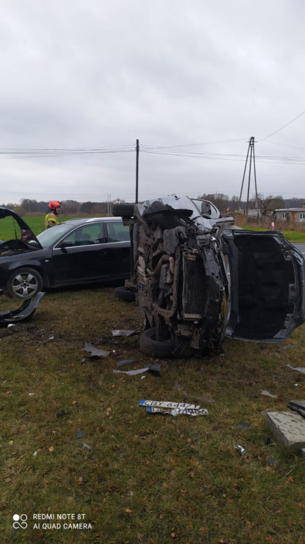 Groźny wypadek na DK 25 w Brzozie! Dwie osoby poszkodowane [ZDJĘCIA]