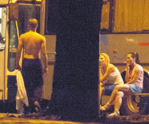 Tyrają po nocach
