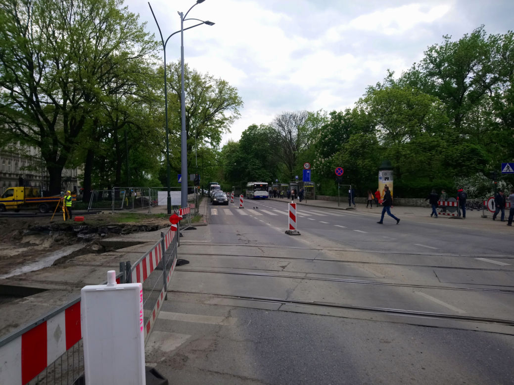 "Apokalipsa" na Al. Trzech Wieszczów. Rozkopane ulice, horror na drogach
