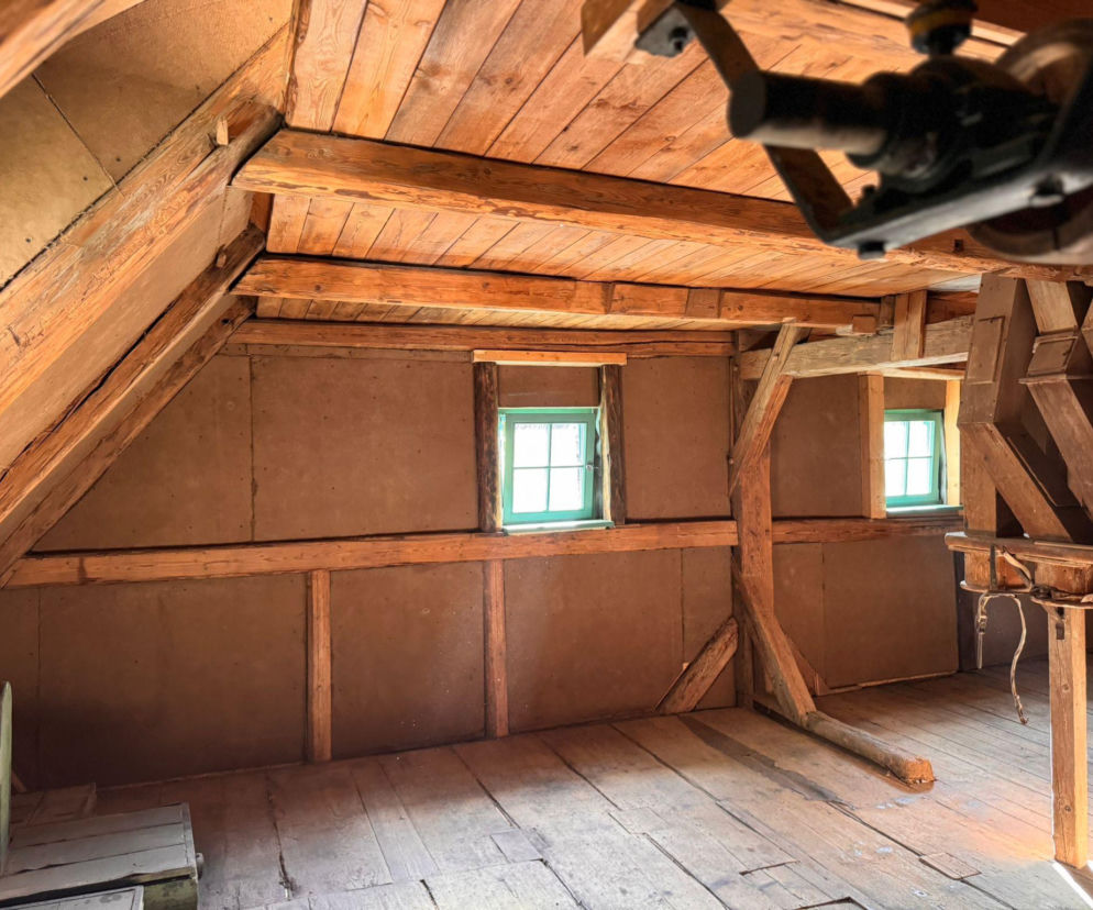 Płyty gliniano-konopne - wykończenie poddasza