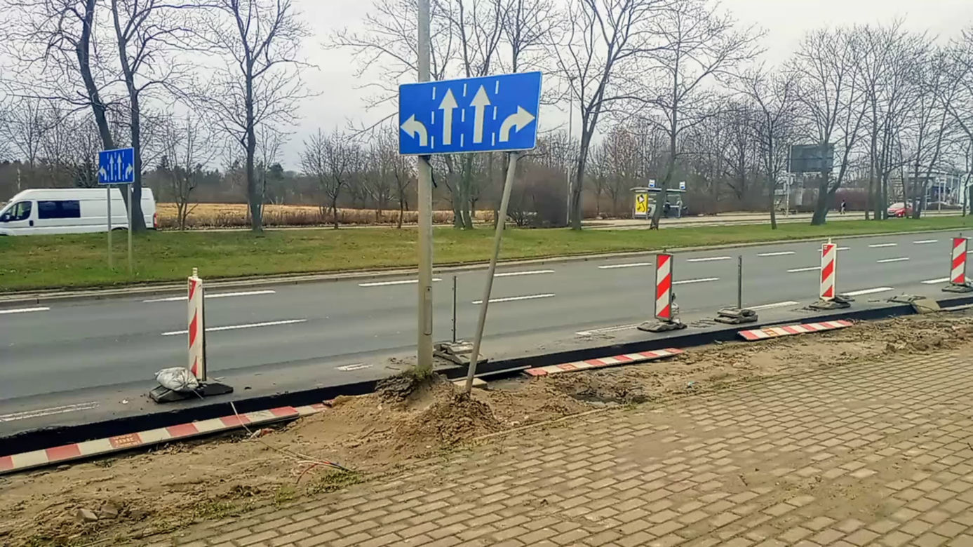 Ulica rozkopana, drzewa wycięte, kierowcy narzekają. Co z nowym dojazdem do sklepu IKEA w Szczecinie?