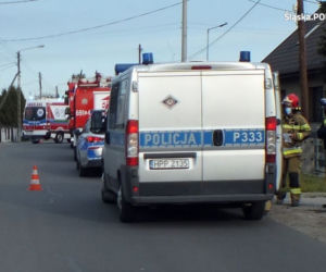 Kierowca zasnął za kółkiem i rozjechał pieszych na chodniku! Prawie ich zabił! 