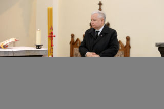 Kaczyński i Szydło modlili się za rząd. 