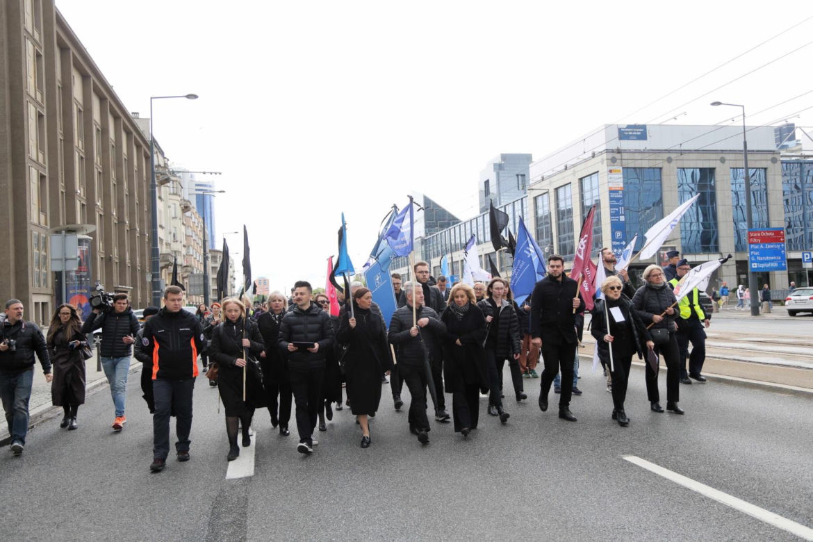   Razem przeciw przemocy. Medycy protestują w Warszawie